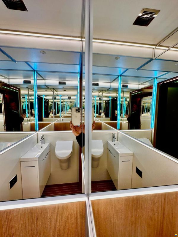 Holiday Boat Sundeck 57 Passenger Catama