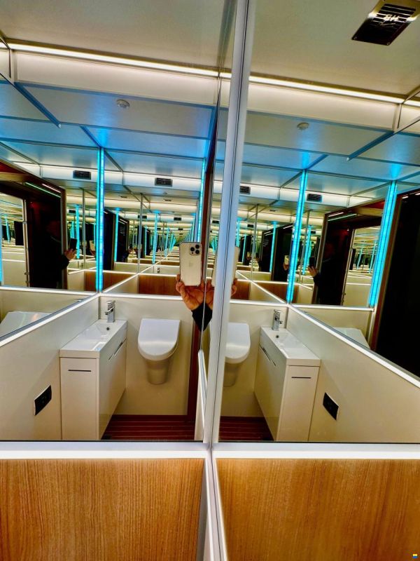 Holiday Boat Sundeck 57 Passenger Catama