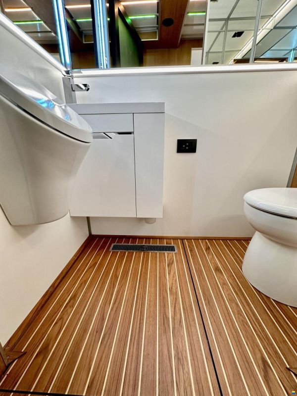 Holiday Boat Sundeck 57 Passenger Catama