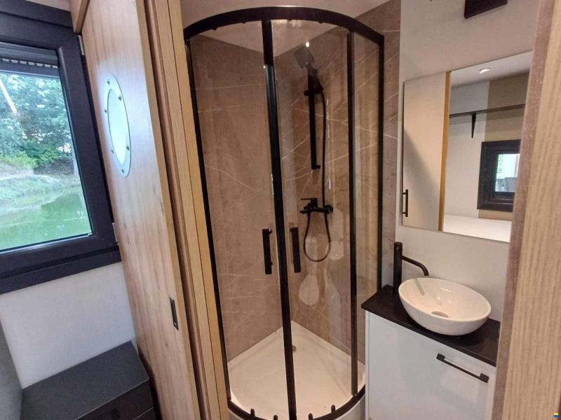 Mobile Houseboat