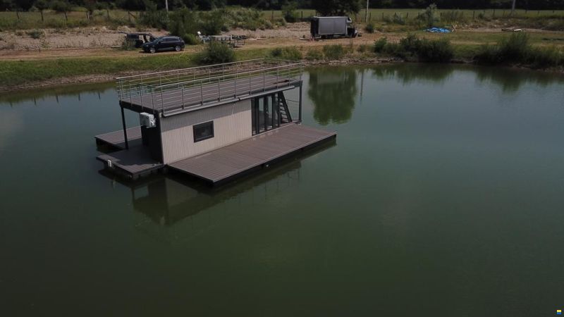 Mobile Houseboat