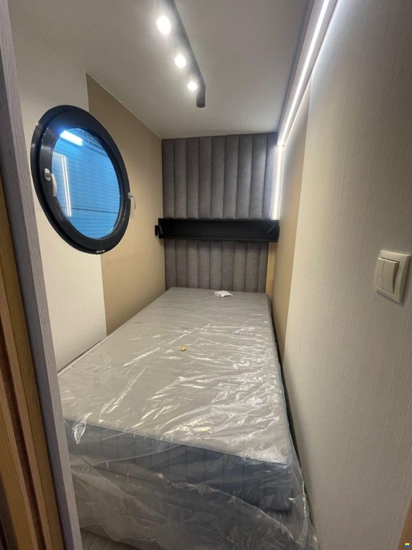Mobile Houseboat