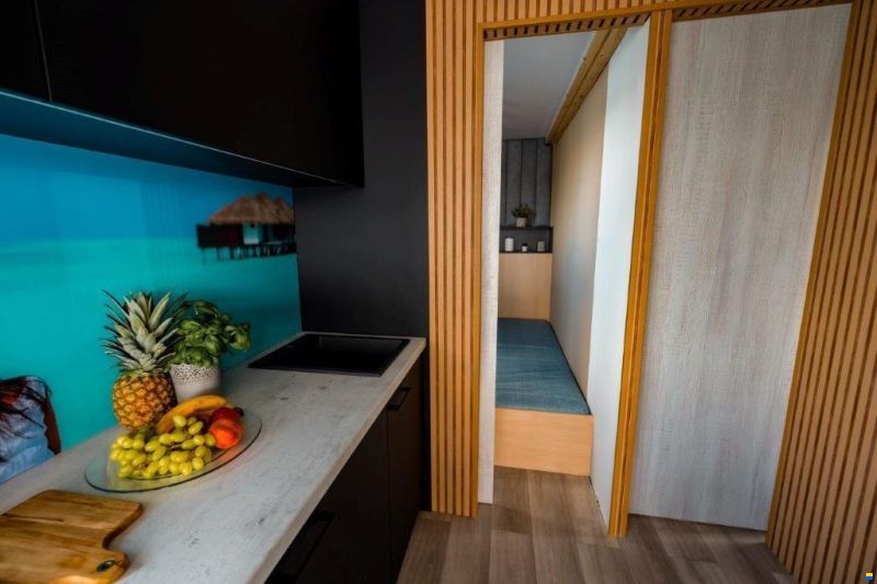 Mobile Houseboat