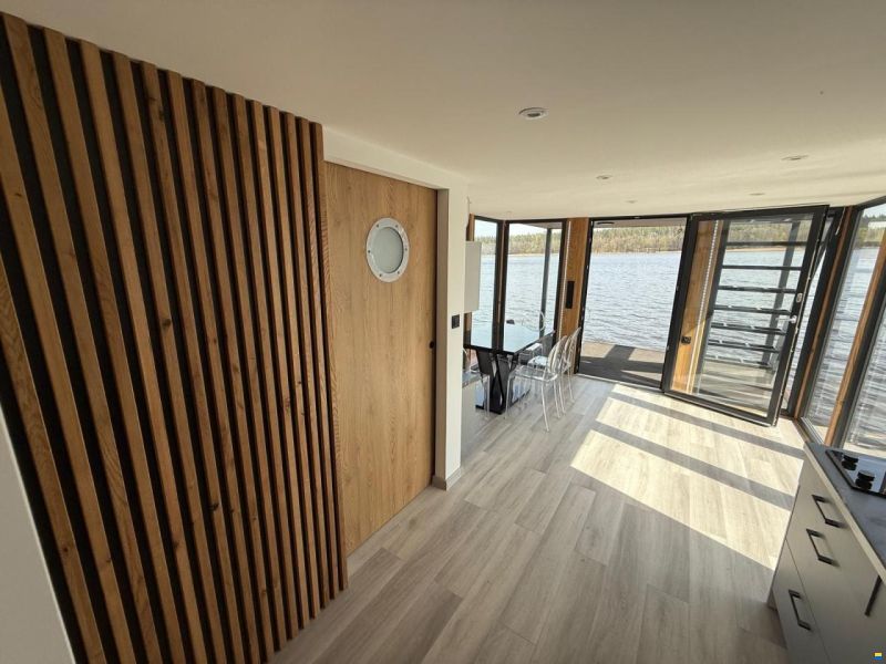 Mobile Houseboat