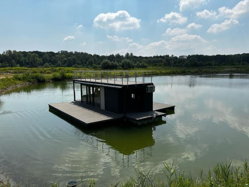 Mobile Houseboat
