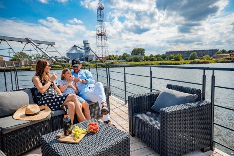 Mobile Houseboat