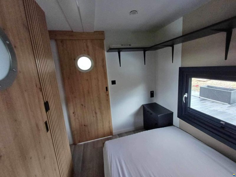 Mobile Houseboat