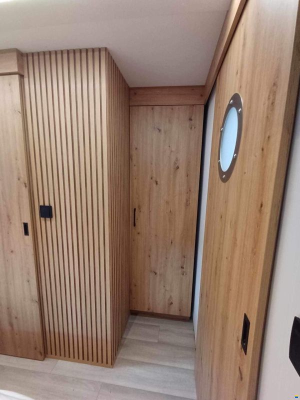Mobile Houseboat