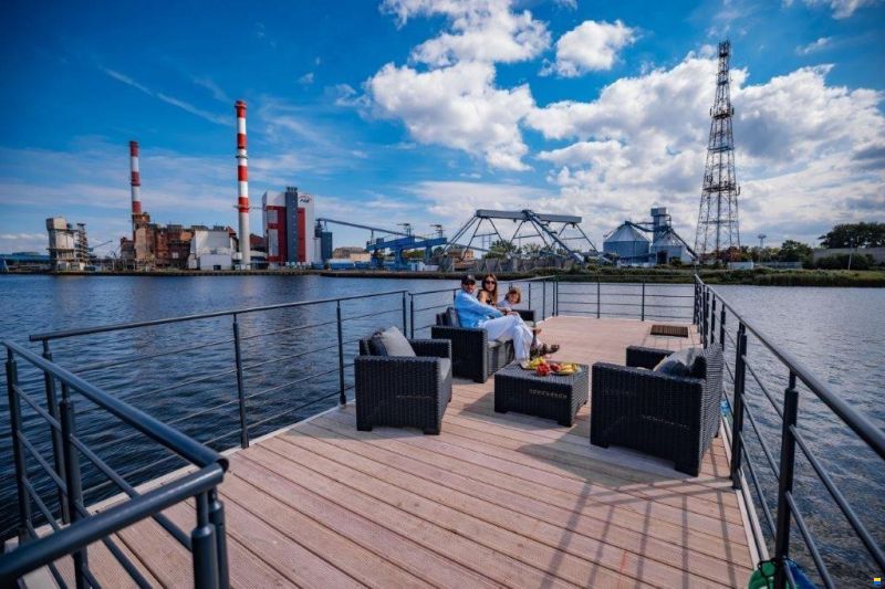 Mobile Houseboat