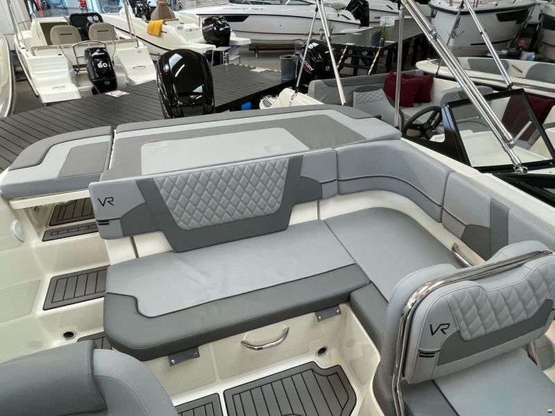 Bayliner VR5 Cuddy