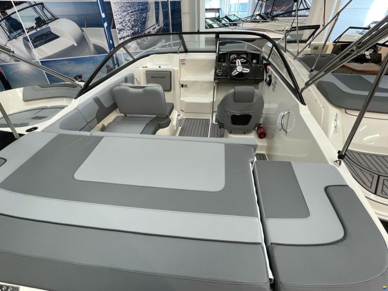 Bayliner VR5 Cuddy