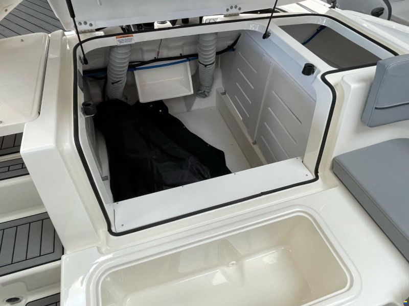 Bayliner VR5 Cuddy