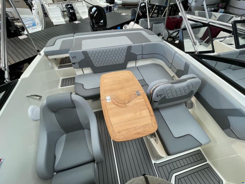 Bayliner VR5 Cuddy