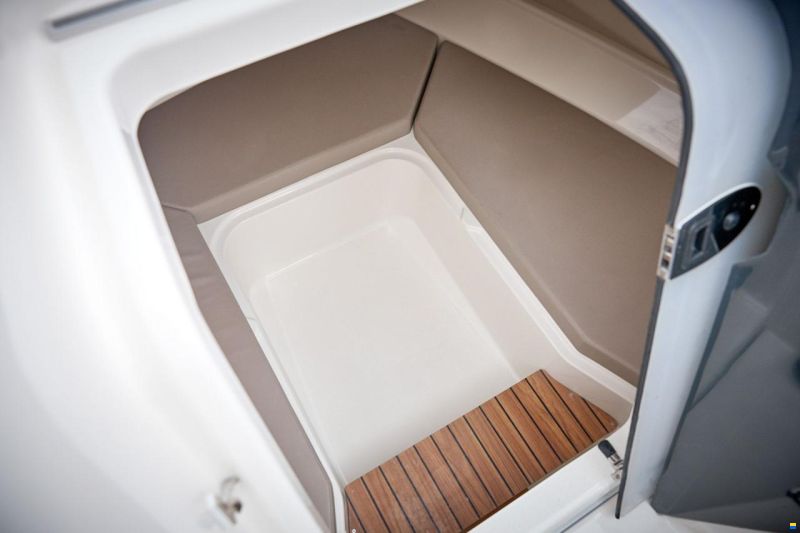 Quicksilver Activ 605 Sundeck