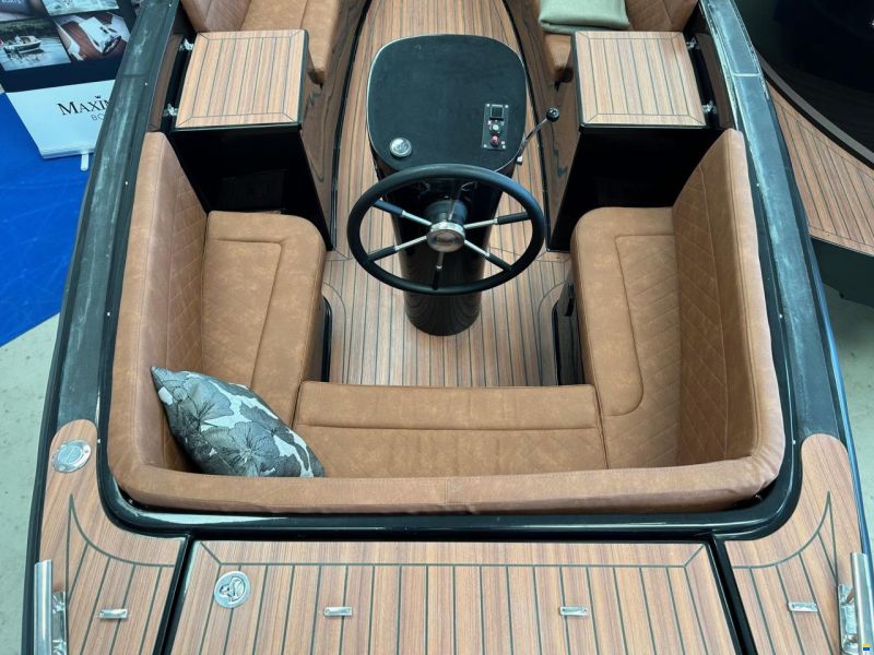 Maxima 650 Flying Lounge