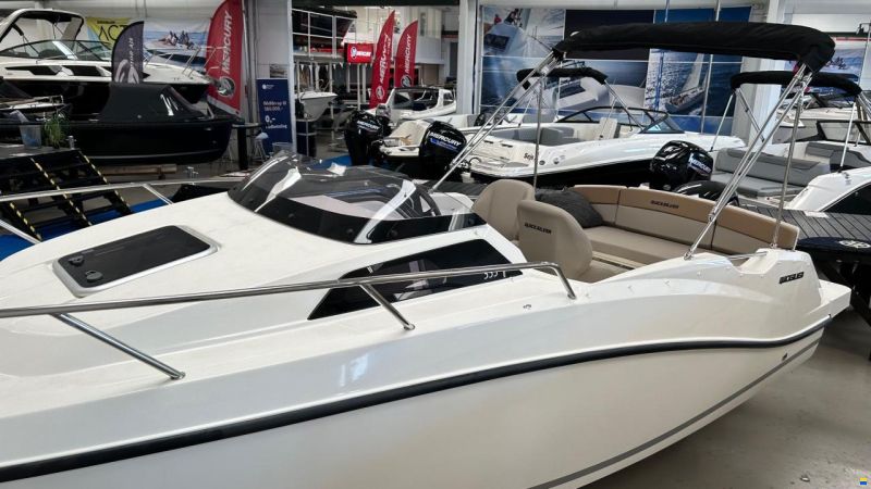 Quicksilver Activ 555 Cabin