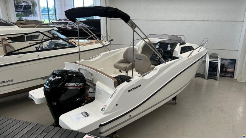 Quicksilver Activ 555 Cabin