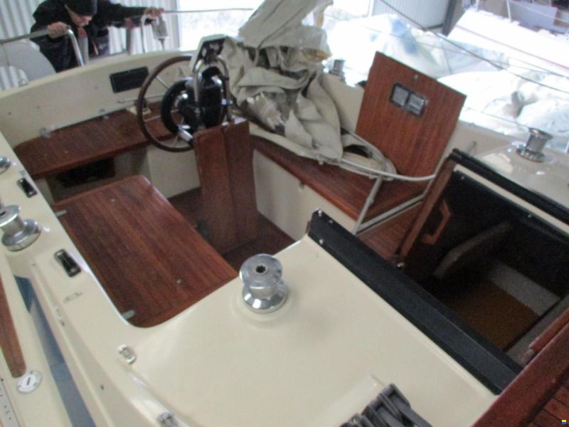 Bavaria 890