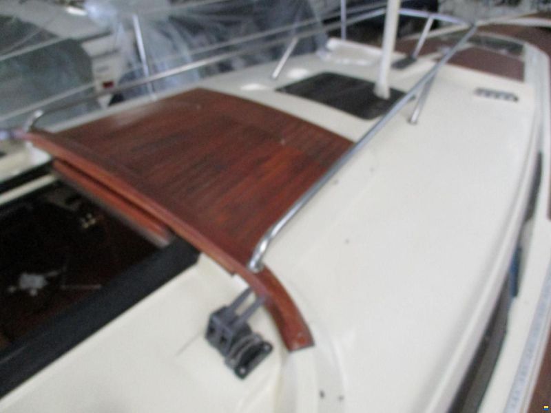 Bavaria 890