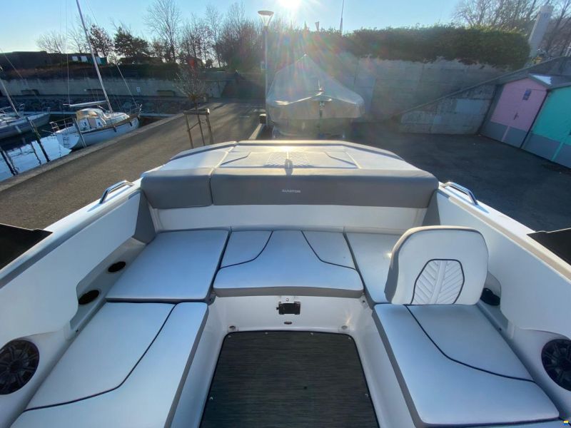 Glastron GTD 225 SURF FORWARD DRIVE