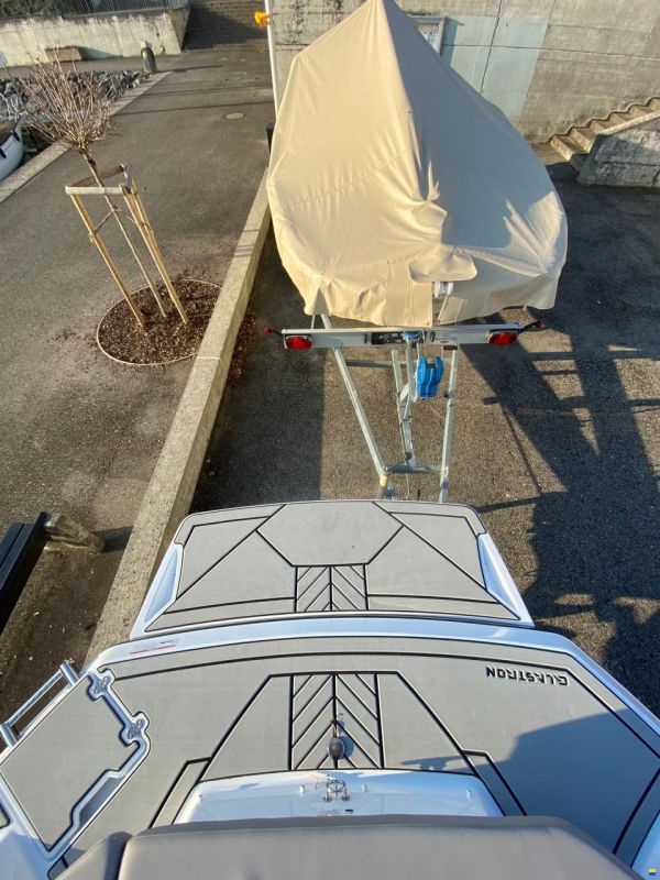 Glastron GTD 225 SURF FORWARD DRIVE