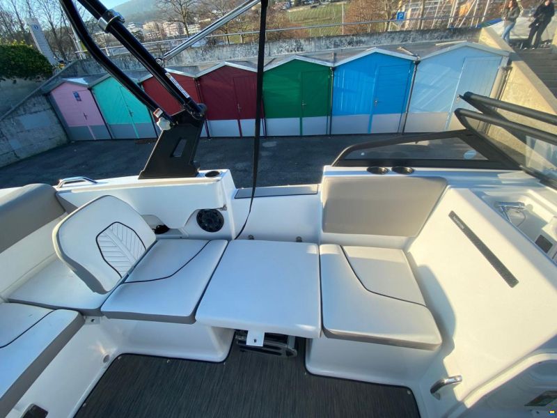 Glastron GTD 225 SURF FORWARD DRIVE