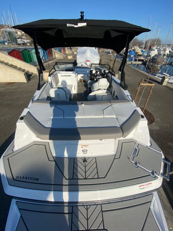 Glastron GTD 225 SURF FORWARD DRIVE