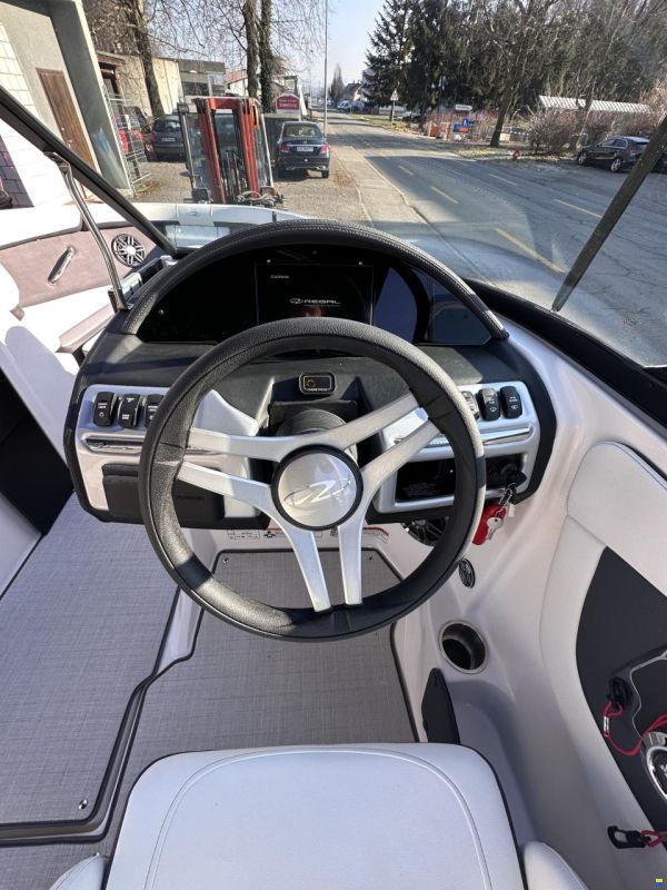 Regal 2000 ES Bowrider