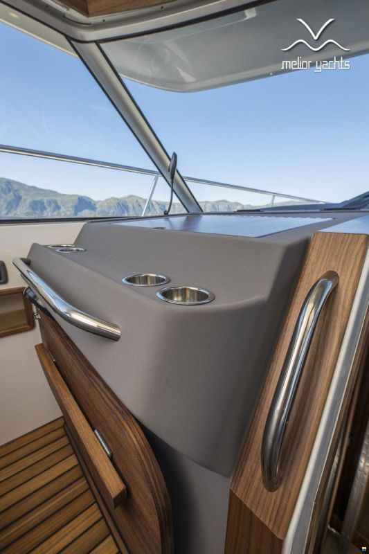 Saga 385 - Edition Walnut Interior