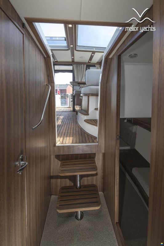 Saga 385 - Edition Walnut Interior