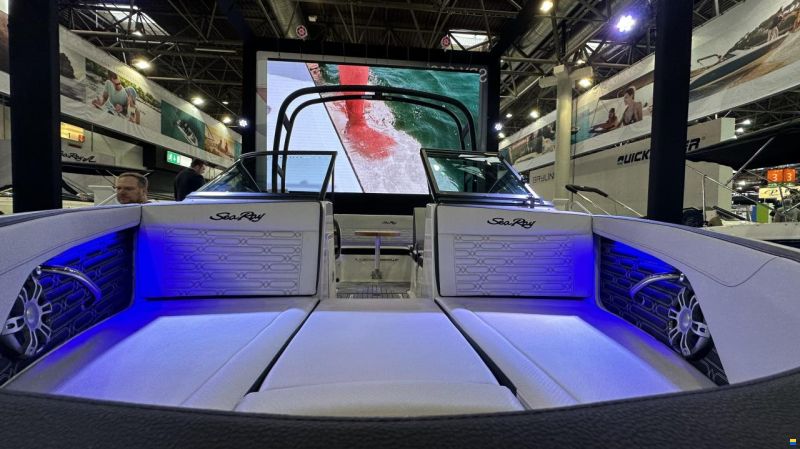 Sea Ray SPXE 210-
