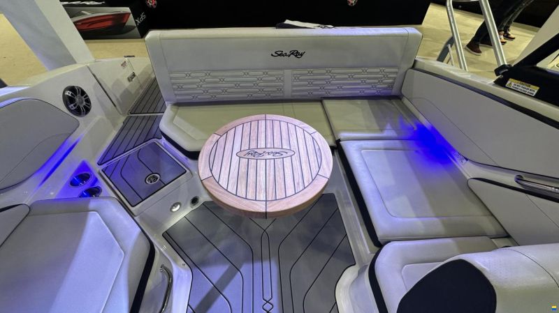 Sea Ray SPXE 210-