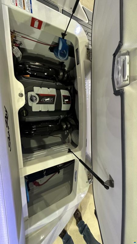 Sea Ray SPXE 210-