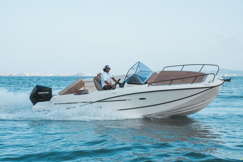 Quicksilver 755 Sundeck + Mercury F175 SUR COMMANDE