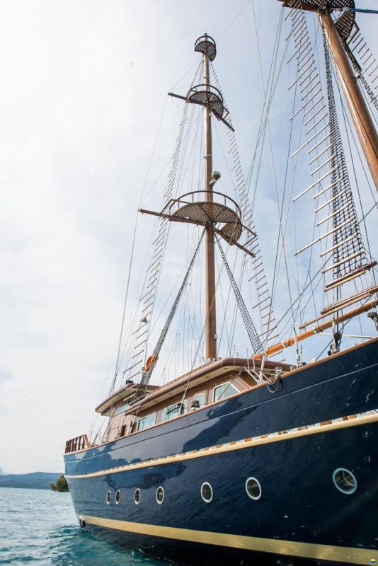 SCHOONER ( KARAVOSKARO ) Lekkas