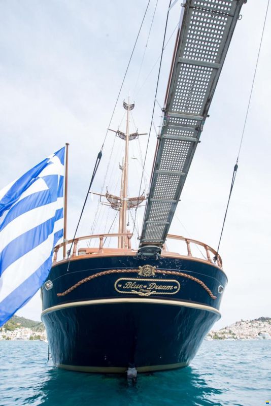 SCHOONER ( KARAVOSKARO ) Lekkas
