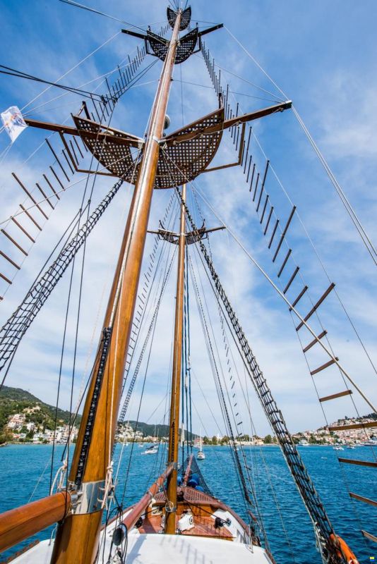 SCHOONER ( KARAVOSKARO ) Lekkas