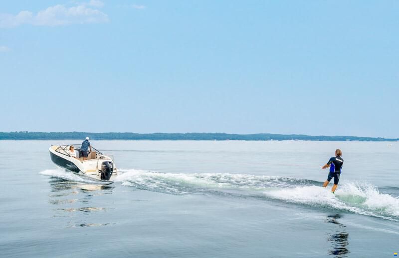 Quicksilver 605 Cruiser + Mercury F115 SUR COMMANDE