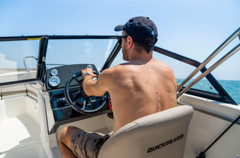 Quicksilver 555 Bowrider + Mercury F80 SUR COMMANDE