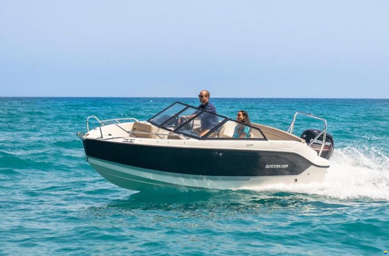 Quicksilver 555 Bowrider + Mercury F80 SUR COMMANDE