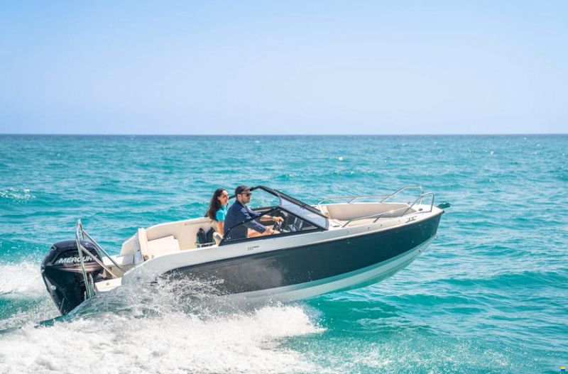 Quicksilver 555 Bowrider + Mercury F80 SUR COMMANDE