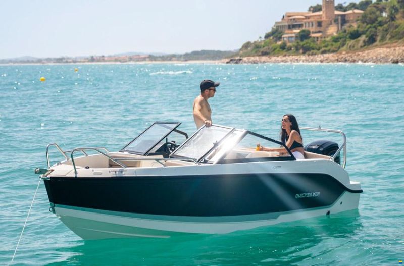 Quicksilver 555 Bowrider + Mercury F80 SUR COMMANDE