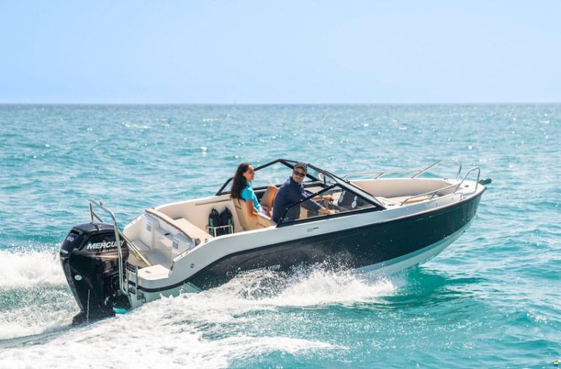 Quicksilver 555 Bowrider + Mercury F80 SUR COMMANDE