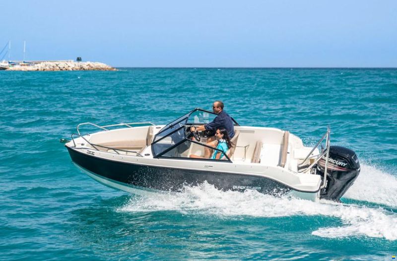 Quicksilver 555 Bowrider + Mercury F80 SUR COMMANDE