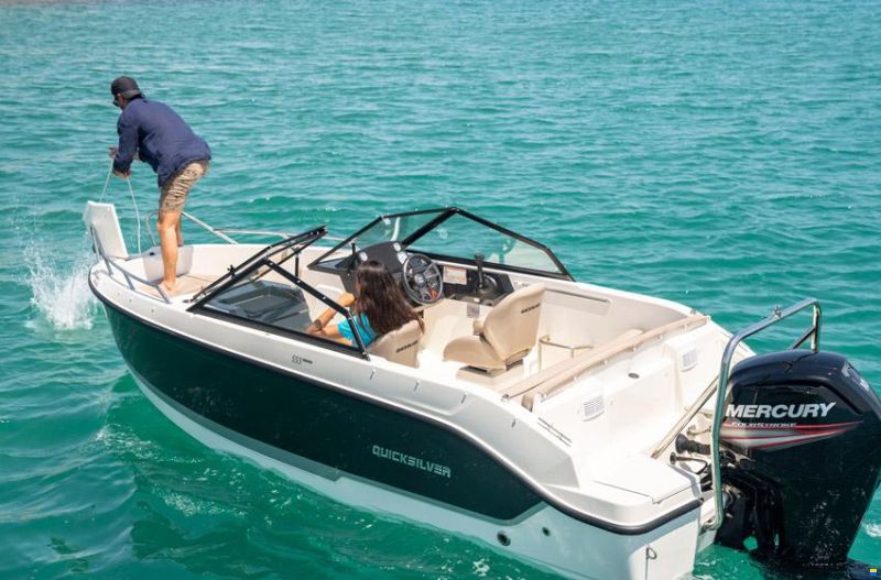 Quicksilver 555 Bowrider + Mercury F80 SUR COMMANDE