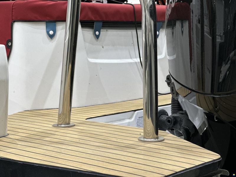 Axopar 28 Cabin