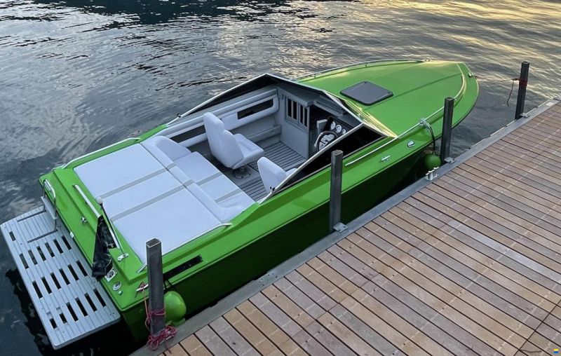 Four Winns Liberator 211