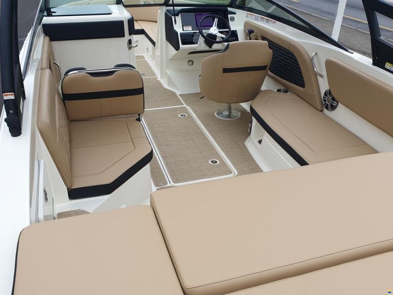 Sea Ray SPX 230