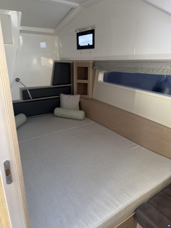 Delphia 12 FlyLounge