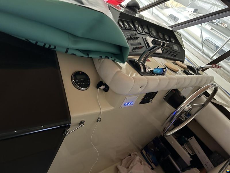 Trojan 9 M Quater Berth Express